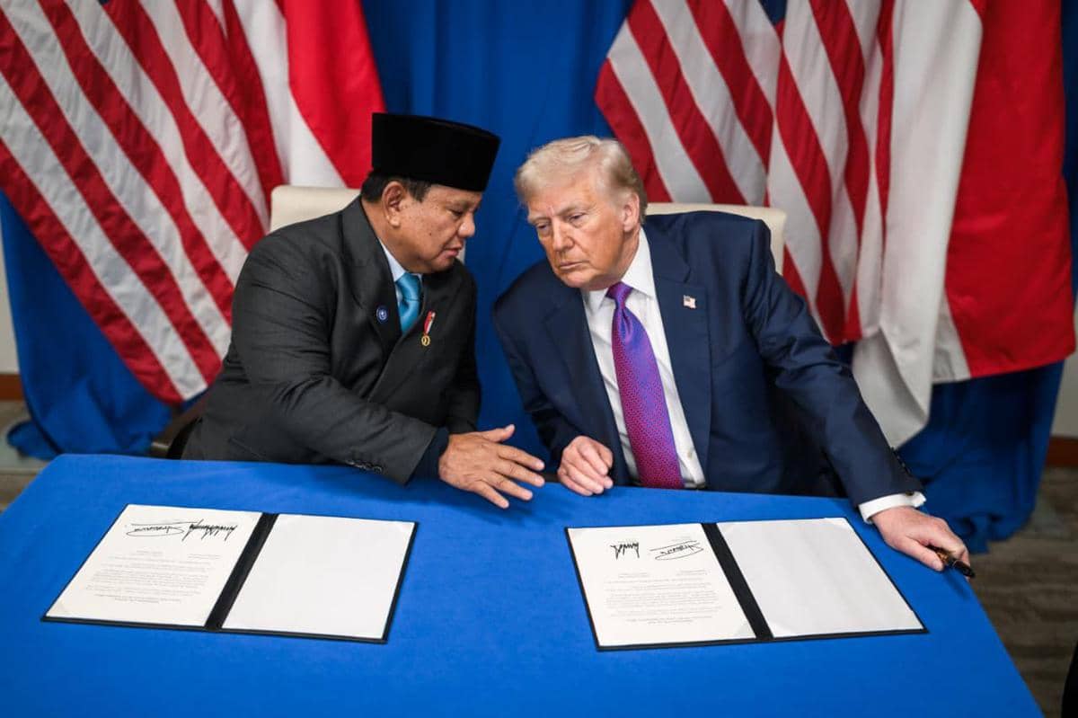 Presiden Prabowo Subianto dan Presiden AS Donald Trump dalam penandatanganan Board of Peace Charter. 