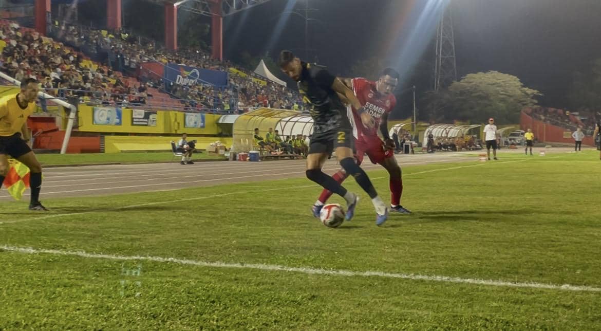 Laga Semen Padang vs Malut United