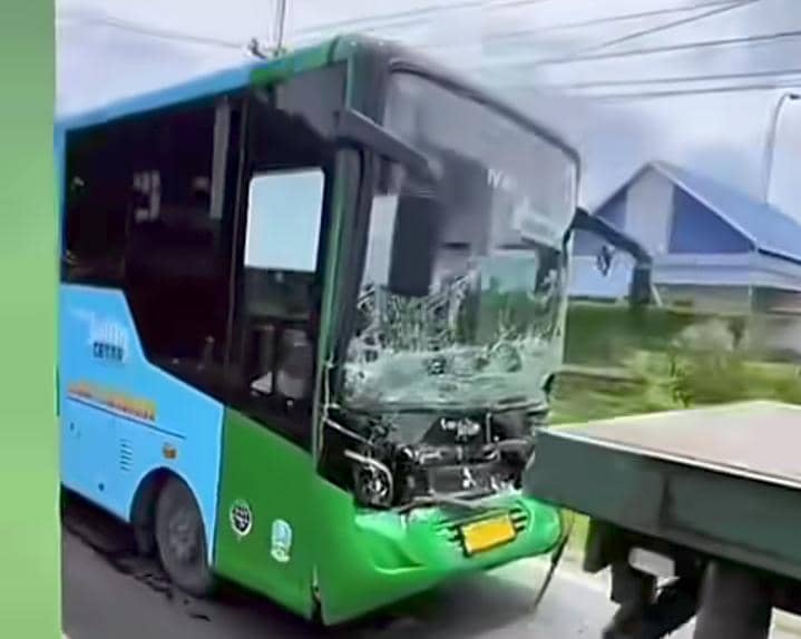 Bus Trans Jatim Tabrak Truk, Dishub: Tak Punya Jalur Sendiri