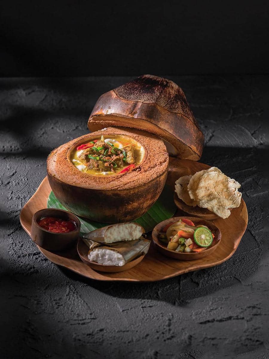 Menu menu Empal Gentong Cirebon di Semaja 