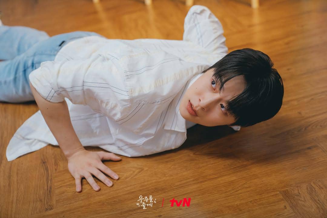 7 Momen Tae Hyeong Cemburu pada Hyun Jin di Our Universe