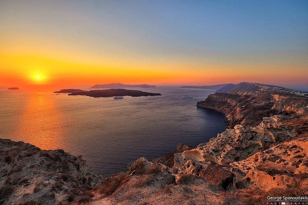 potret pemandangan sunset Santorini