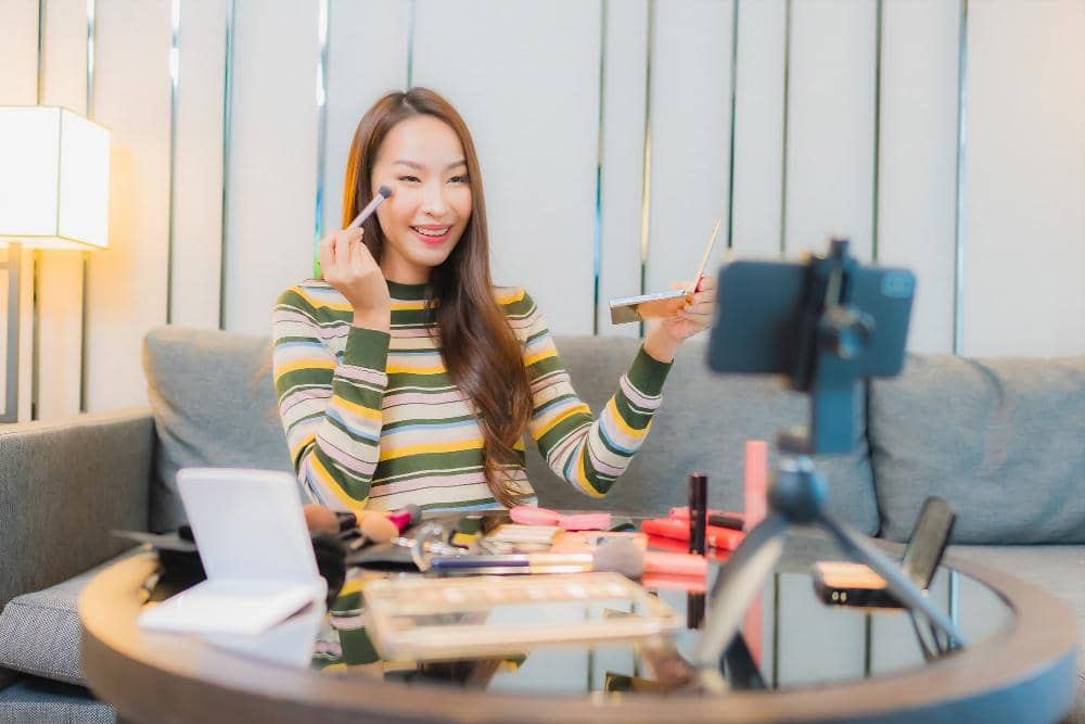  ilustrasi membuat konten media sosial 