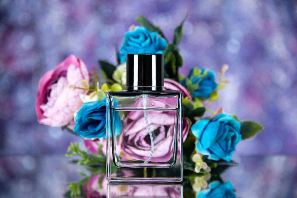 4 Rekomendasi Parfum Aroma Rose untuk Pria yang Wanginya Elegan