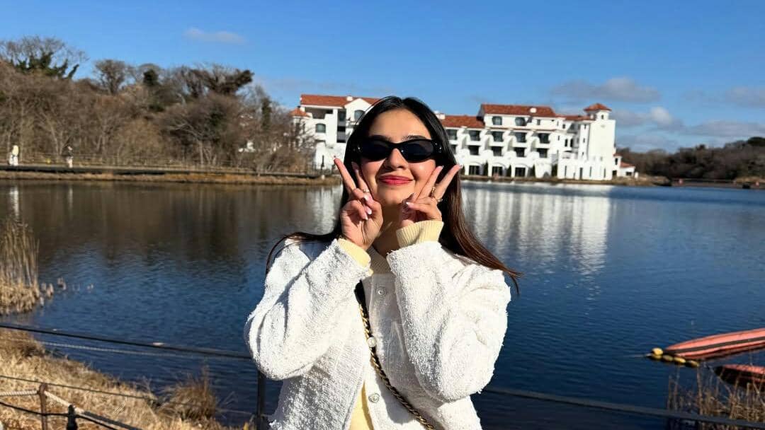 9 Potret Liburan Anushka Sen di Pulau Jeju, Seru Pol!