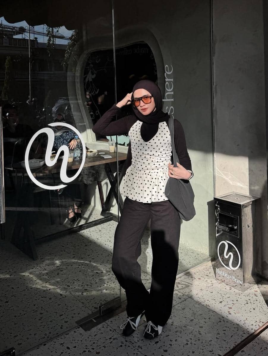 Outfit Motif Polkadot ala Lisna Feri