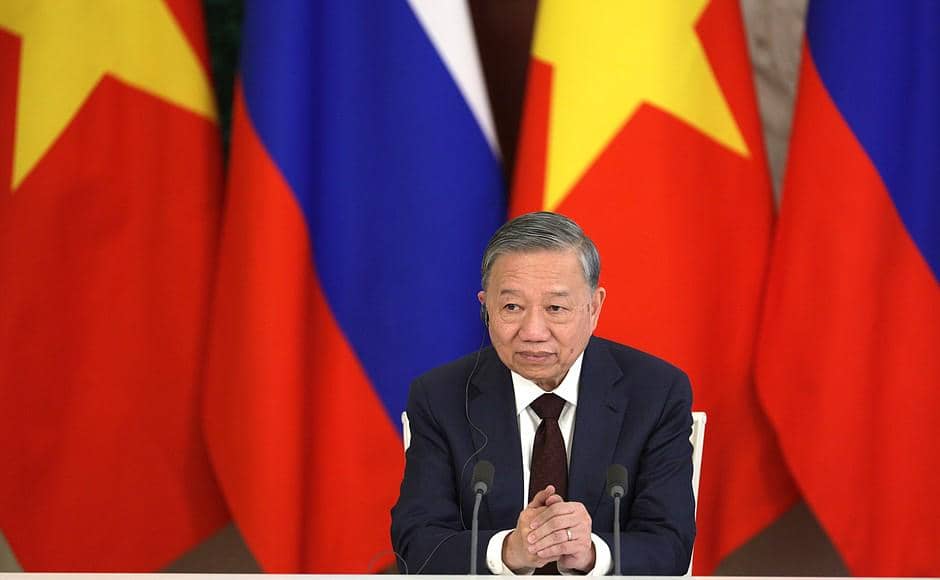 Ketua Komite Sentral Partai Komunis Vietnam, To Lam, saat bertemu dengan Presiden Rusia Vladimir Putin di Moskow. (Kremlin.ru, CC BY 4.0, via Wikimedia Commons)