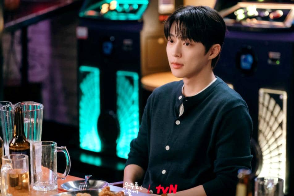 7 Kecemburuan Tae Hyung pada Kedekatan Hyun Jin-Yoon Sung Our Universe