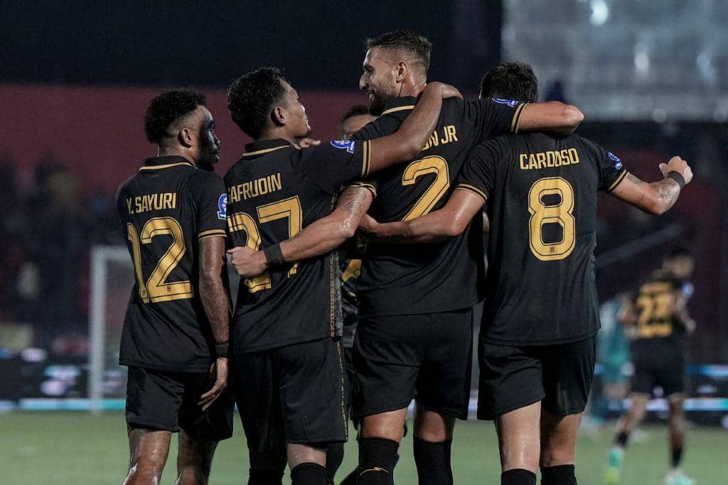 Semen Padang versus Malut United di musim 2025/2026.