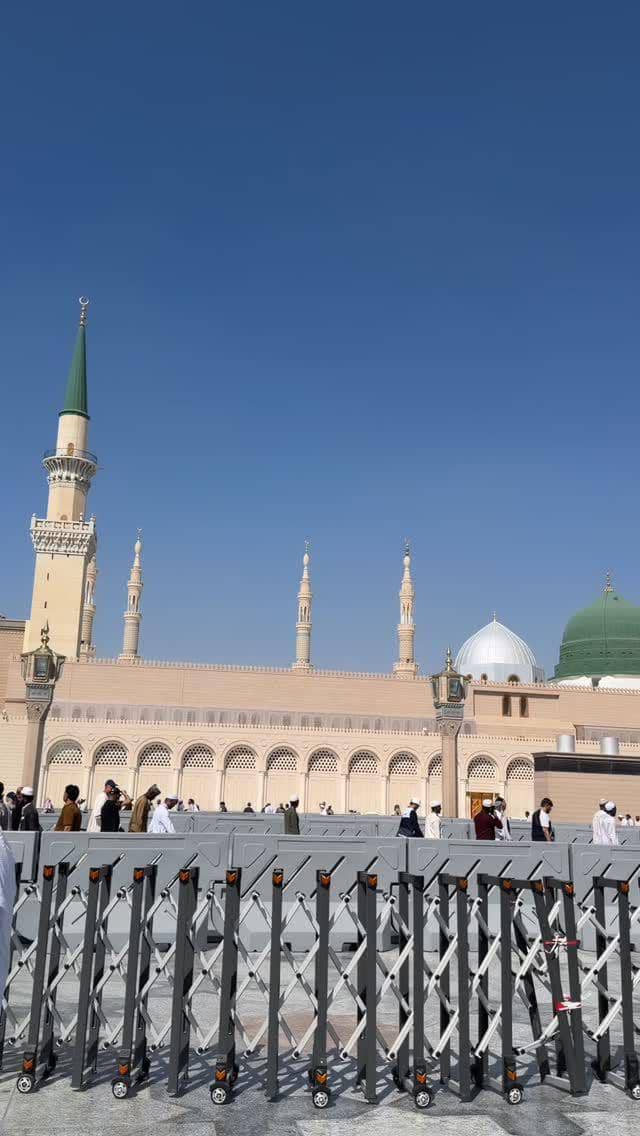 Febby Rastanty dan Suami di Madinah