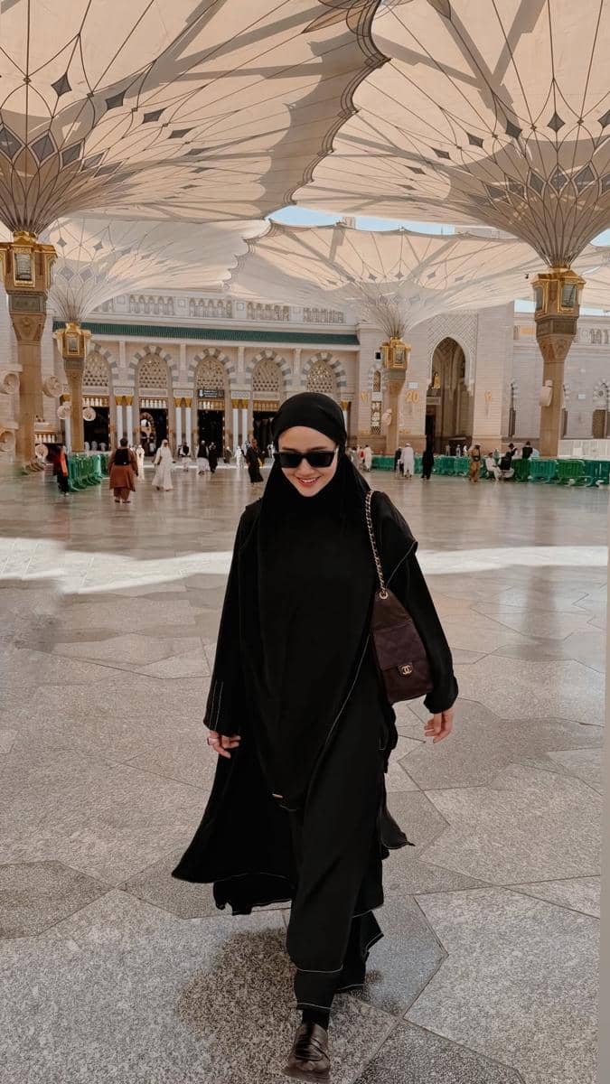 Febby Rastanty dan Suami di Madinah