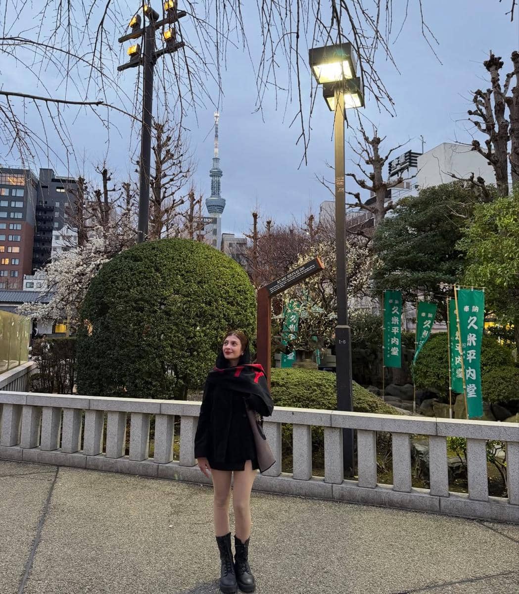 Sarah Keihl jalan-jalan di Asakusa