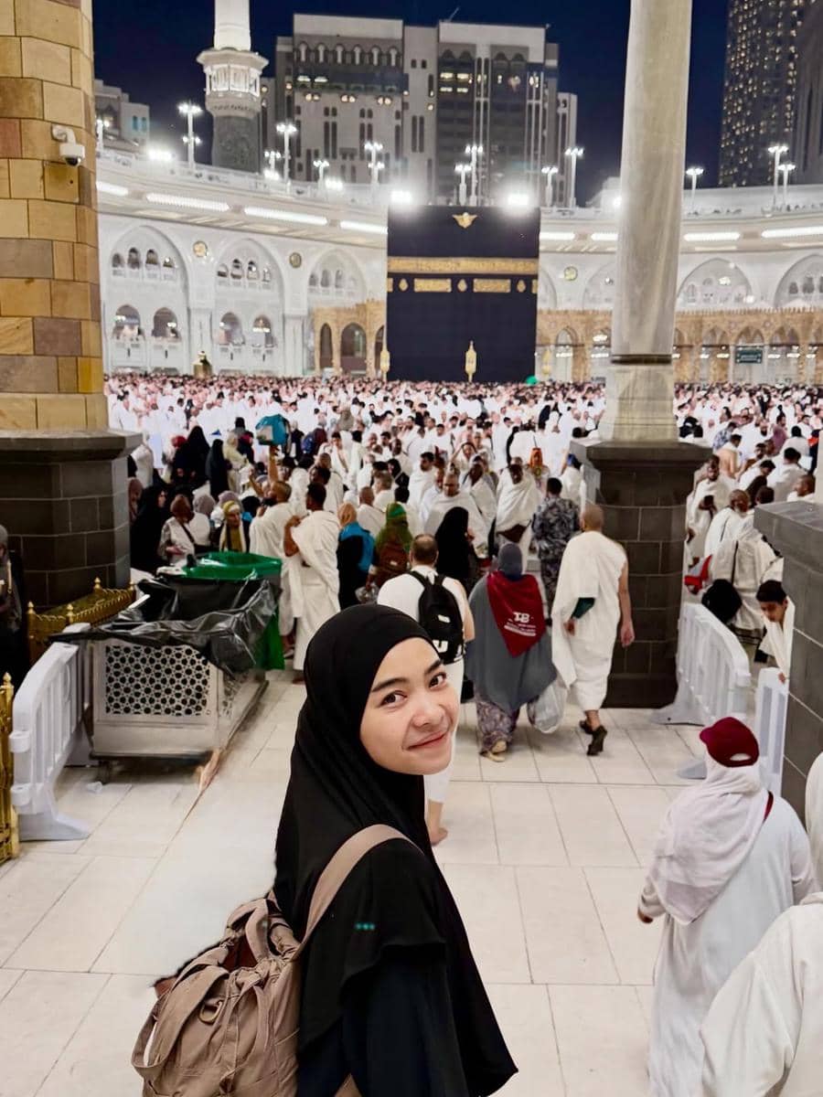 Ikbal Fauzi dan istri umrah di bulan Ramadan 2026