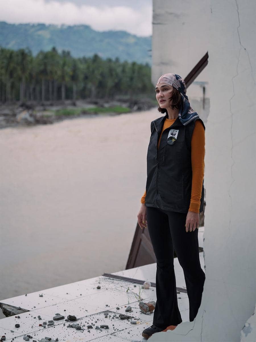 Luna Maya berkunjung ke daerah bencana di Peusangan