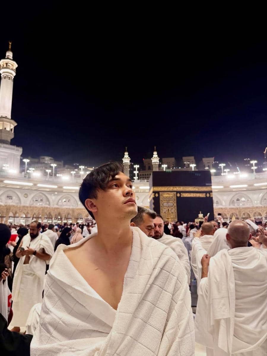 Ikbal Fauzi dan istri umrah di bulan Ramadan 2026