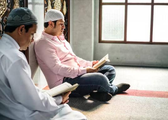 ilustrasi membaca Al Quran