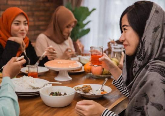 Tips Mencegah 'Balas Dendam' Makan saat Buka Puasa