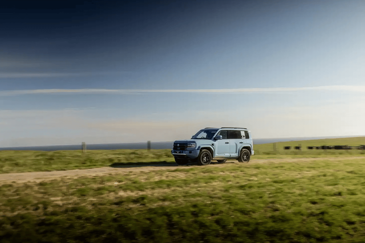 Interior dan eksterior Denza B5