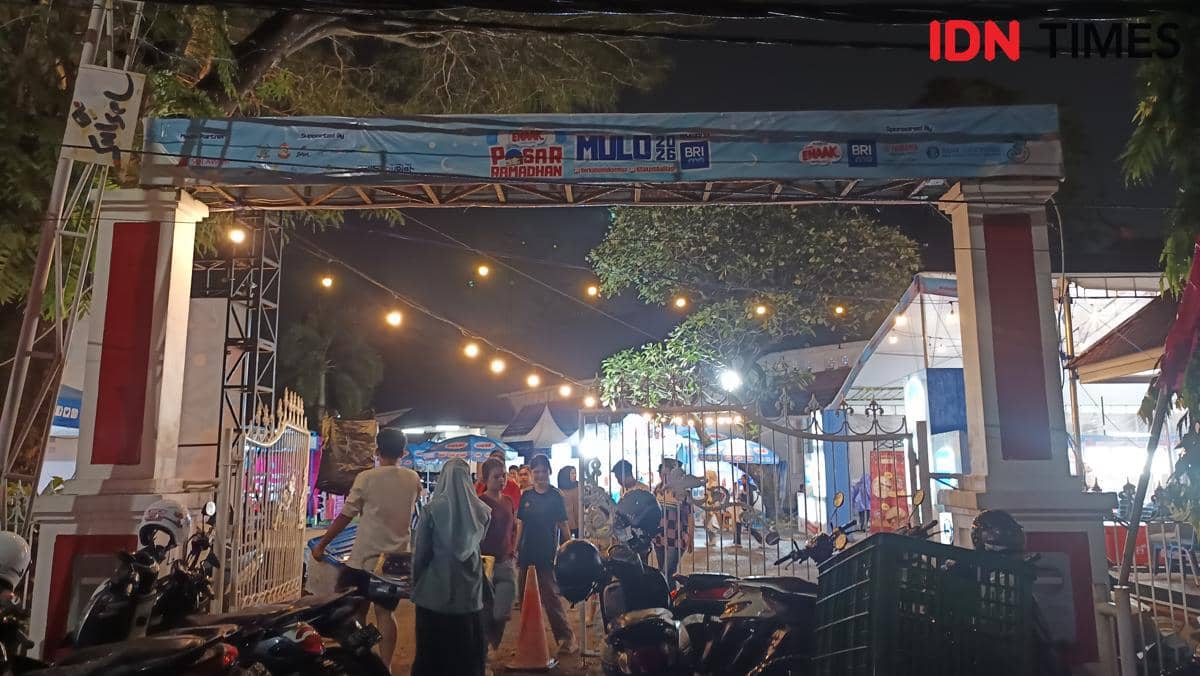 Menanti Buka Puasa dan Berburu Takjil di Gedung Tua Mulo