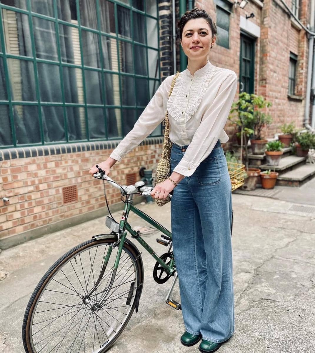 OOTD Cast Pride and Prejudice versi Netflix (instagram.com/jazziblackborow)