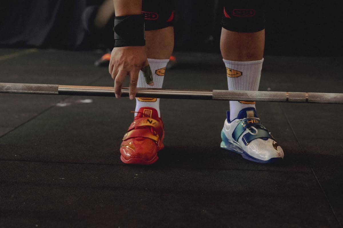 Sepatu weightlifting.