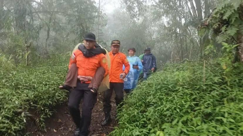 Tim SAR Evakuasi Pelajar Alami Hipotermia Saat Turun Gunung Abang