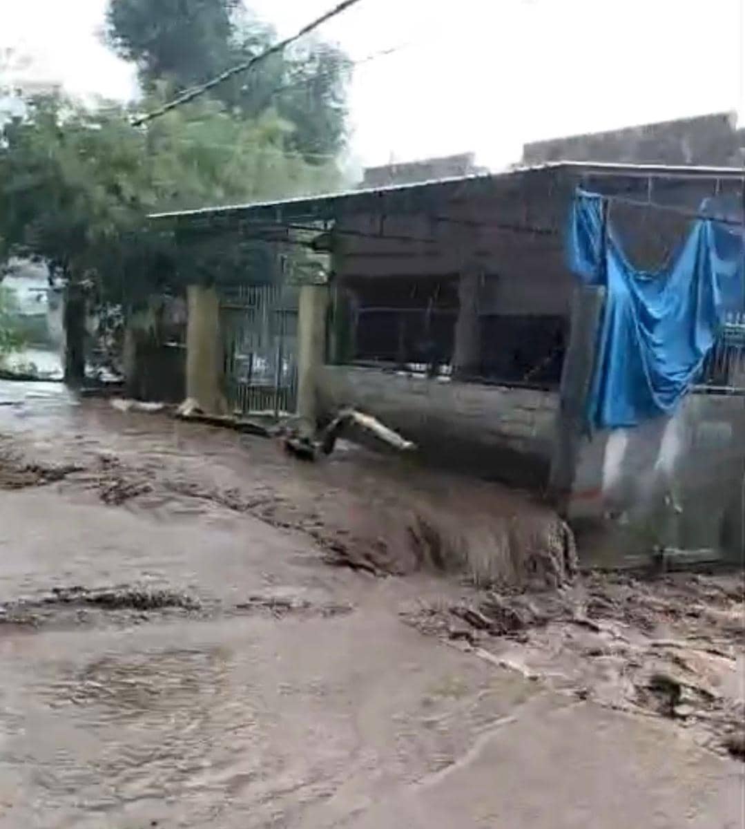 Banjir yang merendam permukiman warga di Desa Obel-Obel Lotim. 