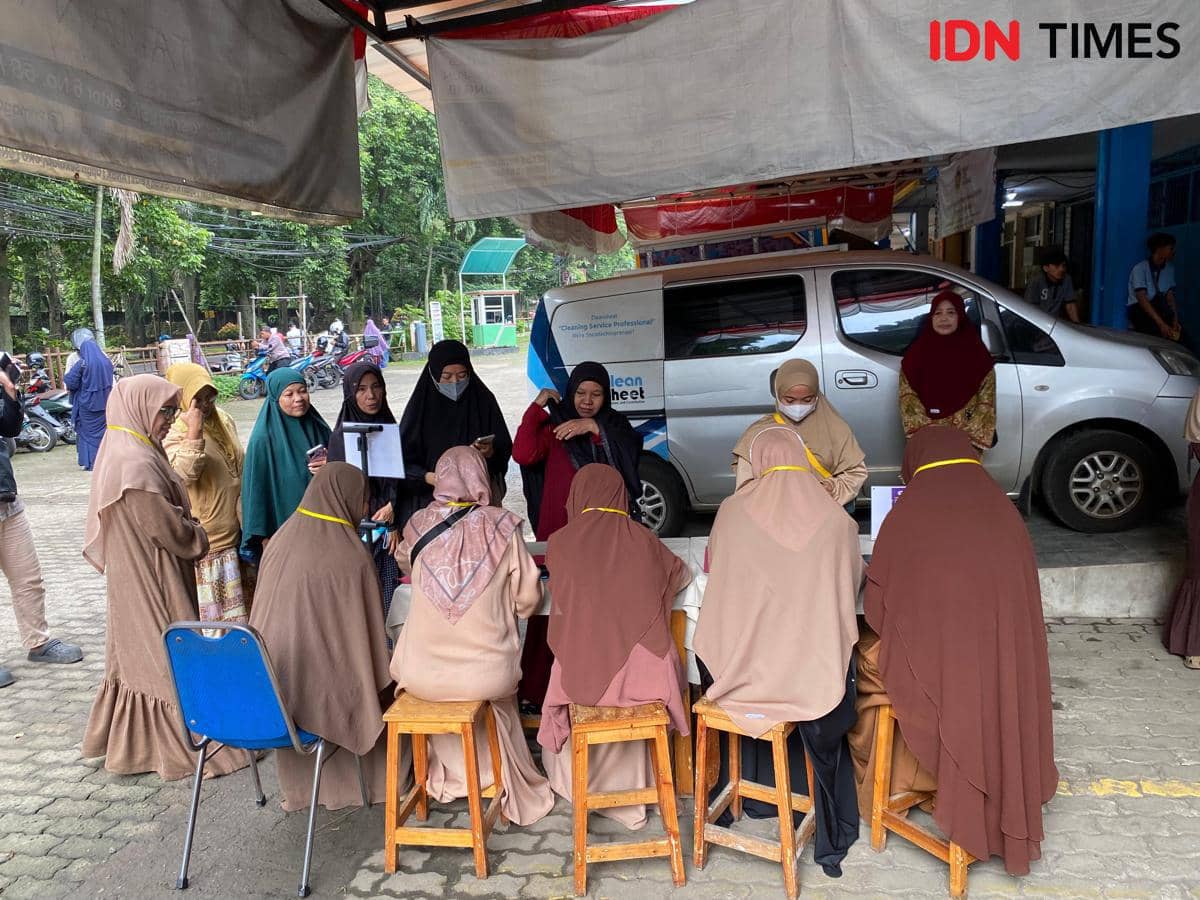 Ramadan, Guru Ngaji di Bogor Dapat Paket Sembako
