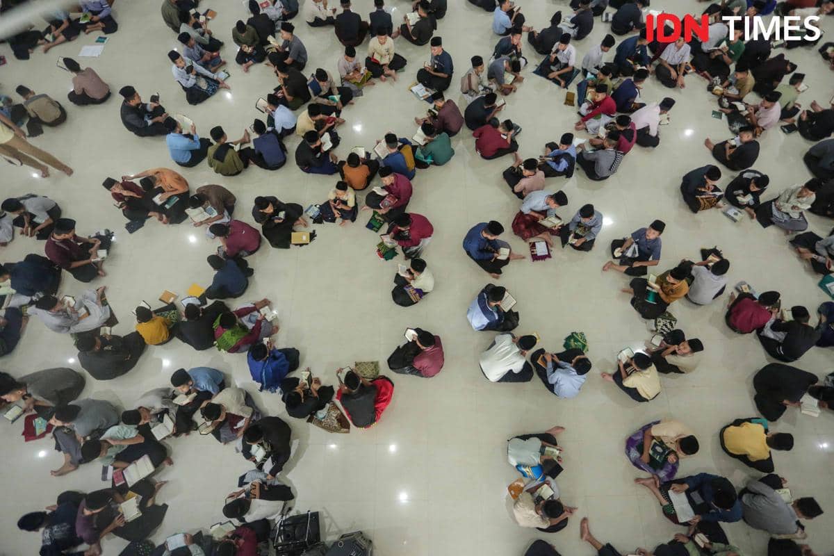 Melihat Khusyuknya Tadarusan Ribuan Santri Ar-Raudlatul Hasanah