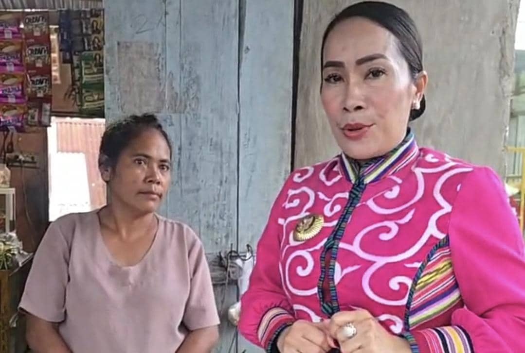 Bupati Sumba Barat Daya, Nusa Tenggara Timur (NTT), Ratu Wulla Talu, bertemu pedagang yang viral.