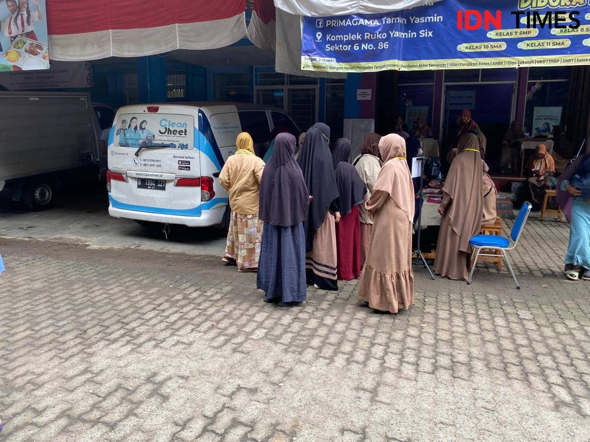 Ramadan, Guru Ngaji di Bogor Dapat Paket Sembako