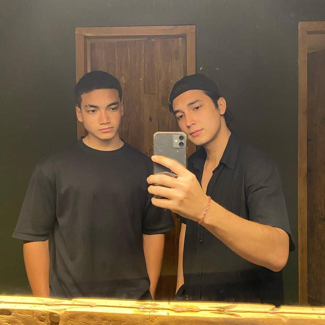 oliver roberts asmara gen z