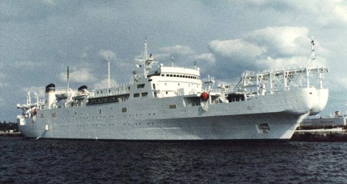 Kapal USNS Zeus