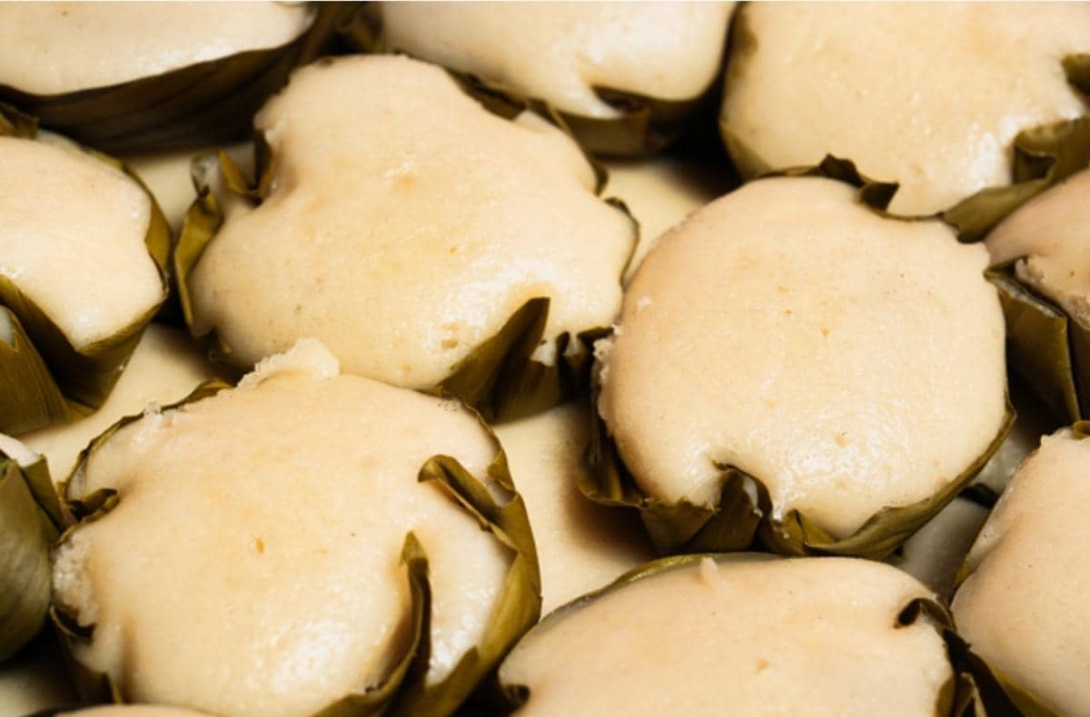 Resep Kue Apem Kukus Kelapa Muda, Takjil Lembut yang Wangi!