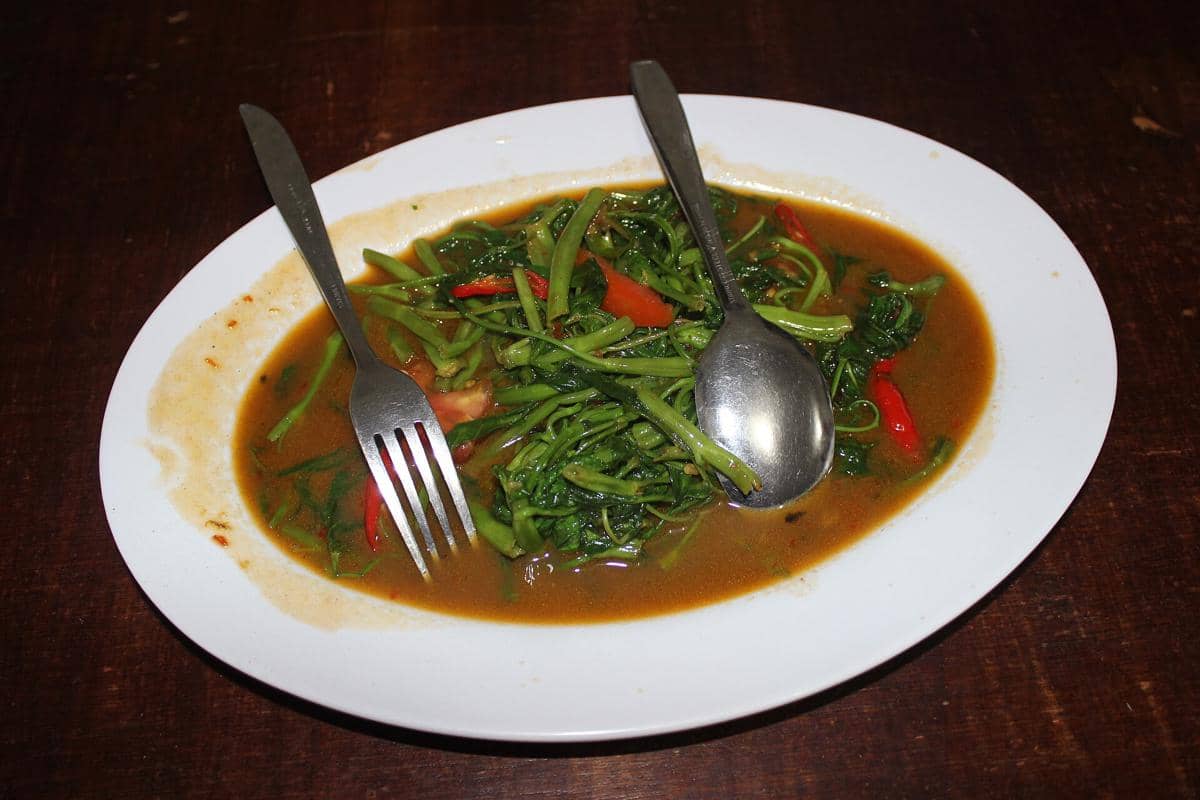 Resep Tumis Kangkung Tomat Pedas Manis, Simpel tapi Bikin Nambah Terus