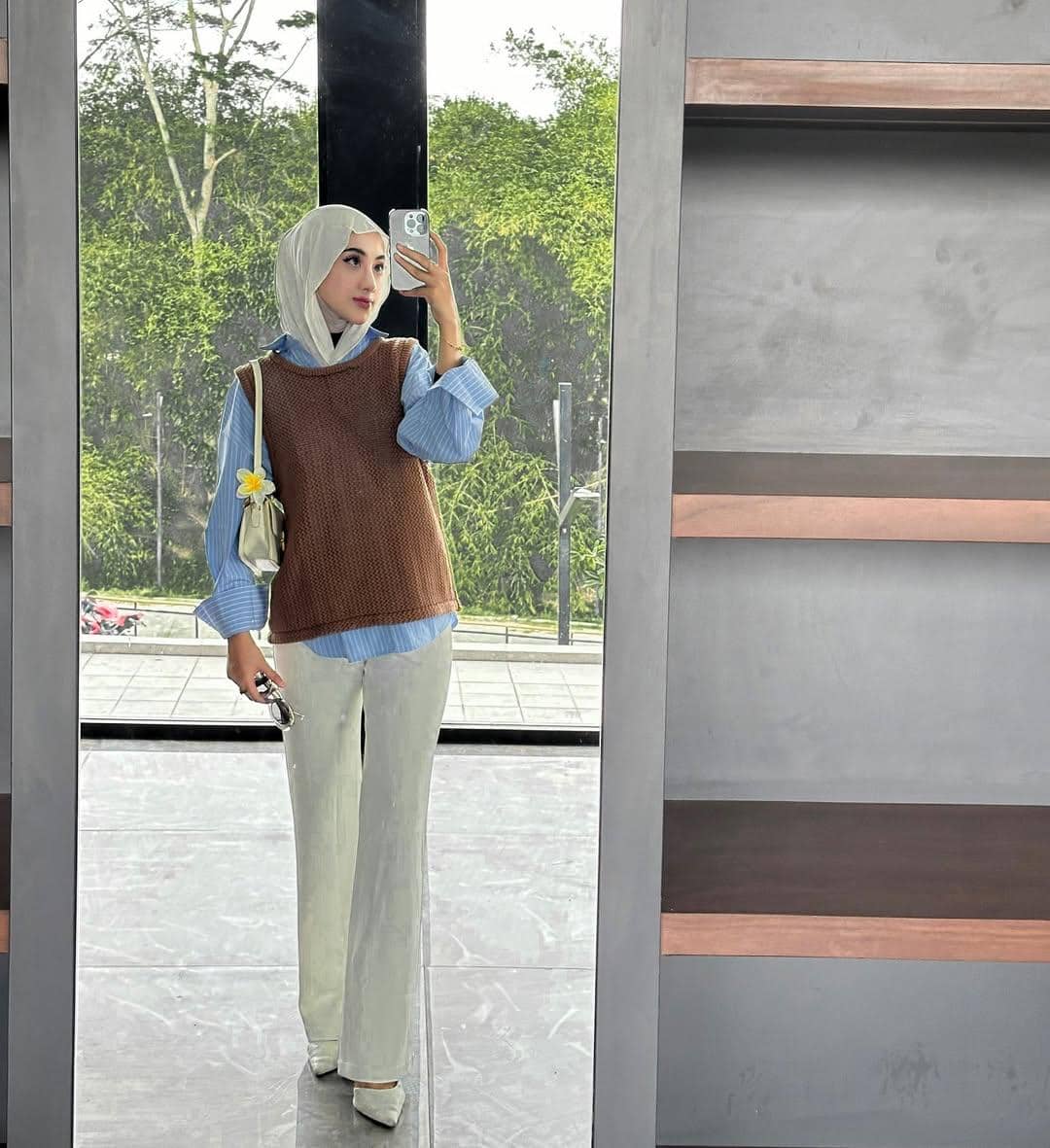 Gaya layering ala Nimas Azlia