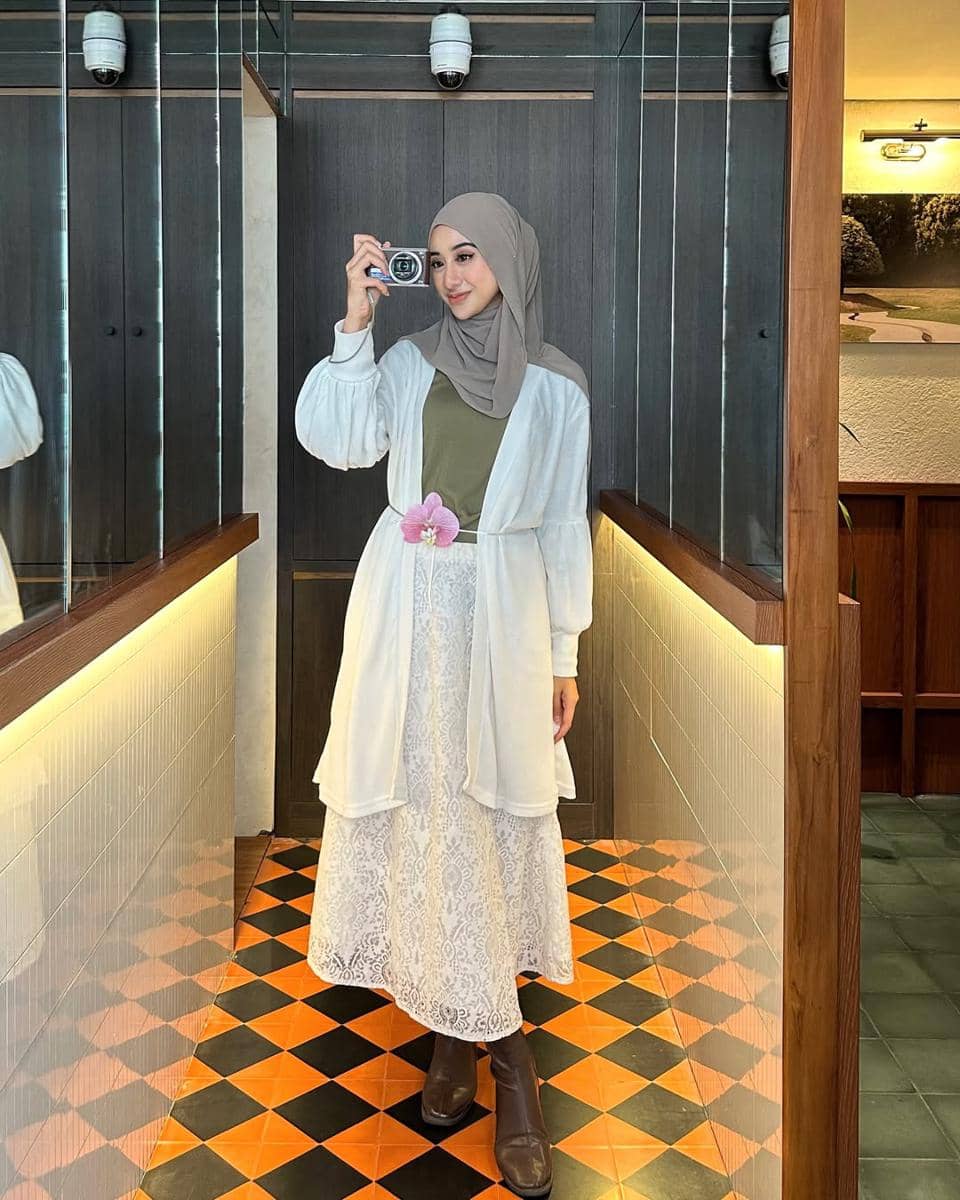 Gaya layering ala Nimas Azlia