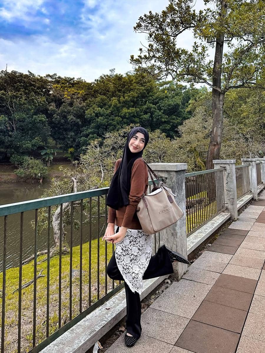 Gaya layering ala Nimas Azlia