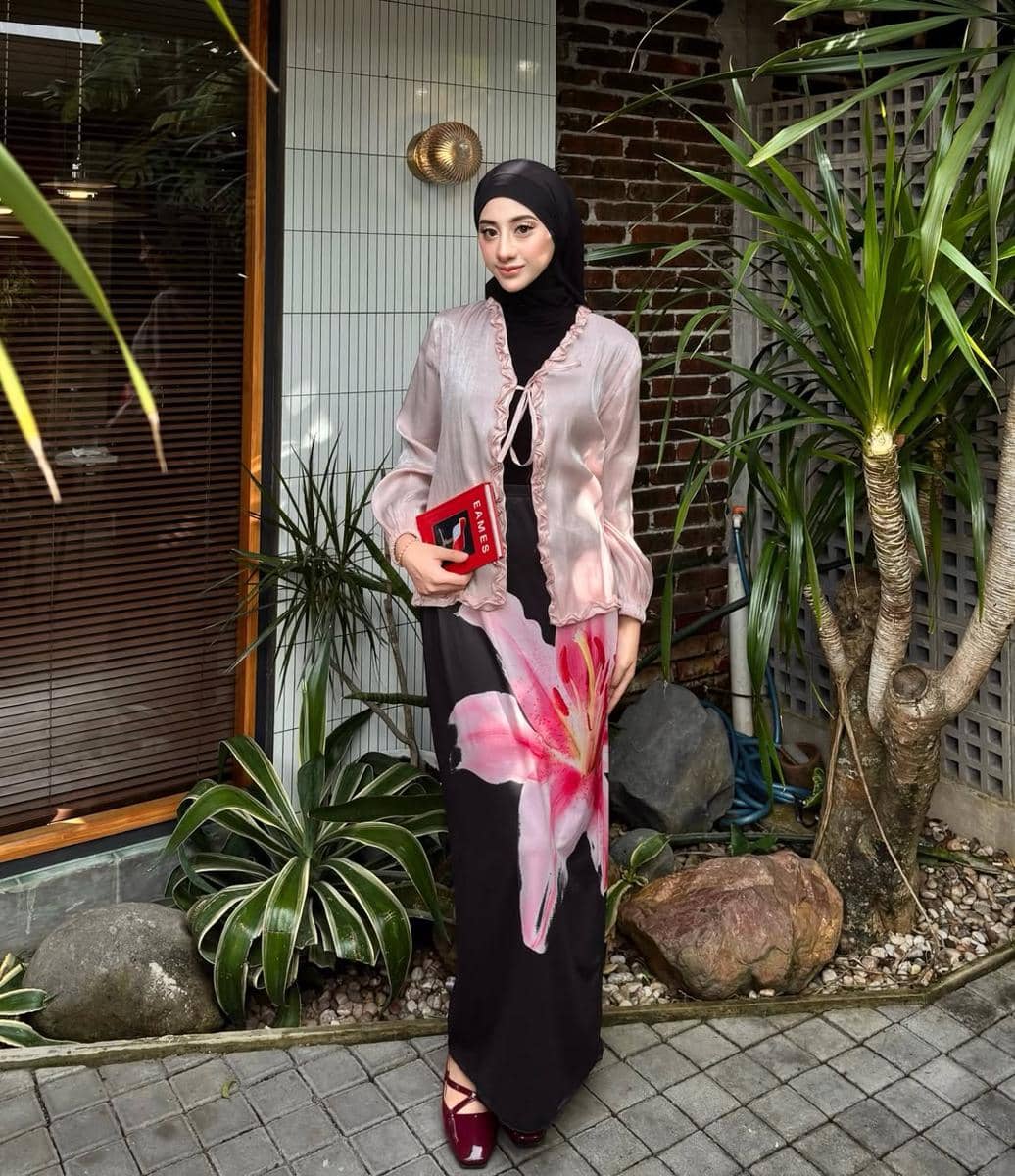 Gaya layering ala Nimas Azlia