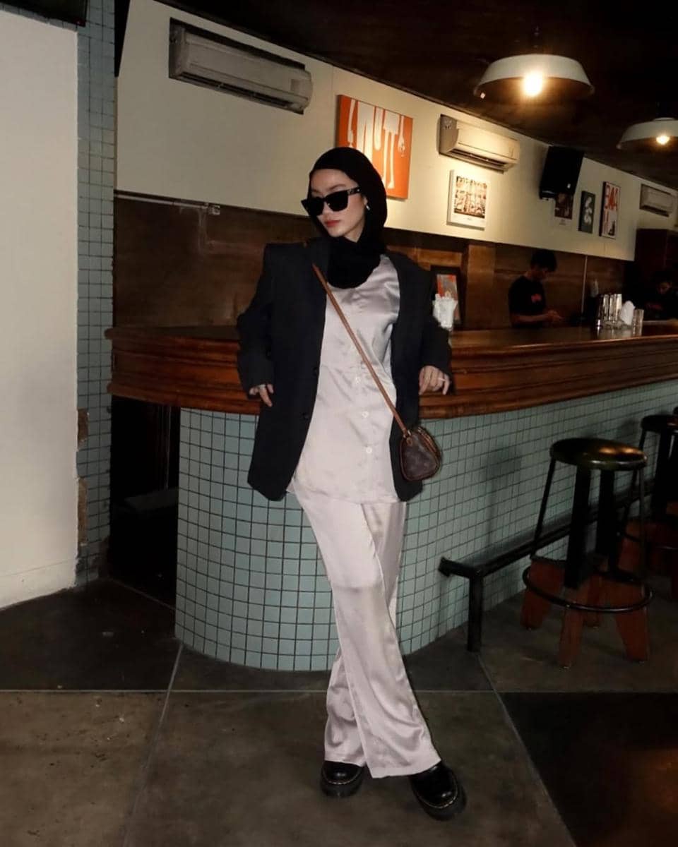 Ide clean outfit ala Andini Ajeng