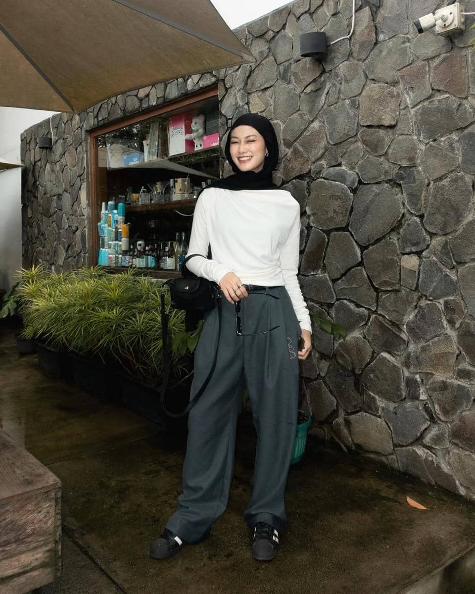 Ide clean outfit ala Andini Ajeng