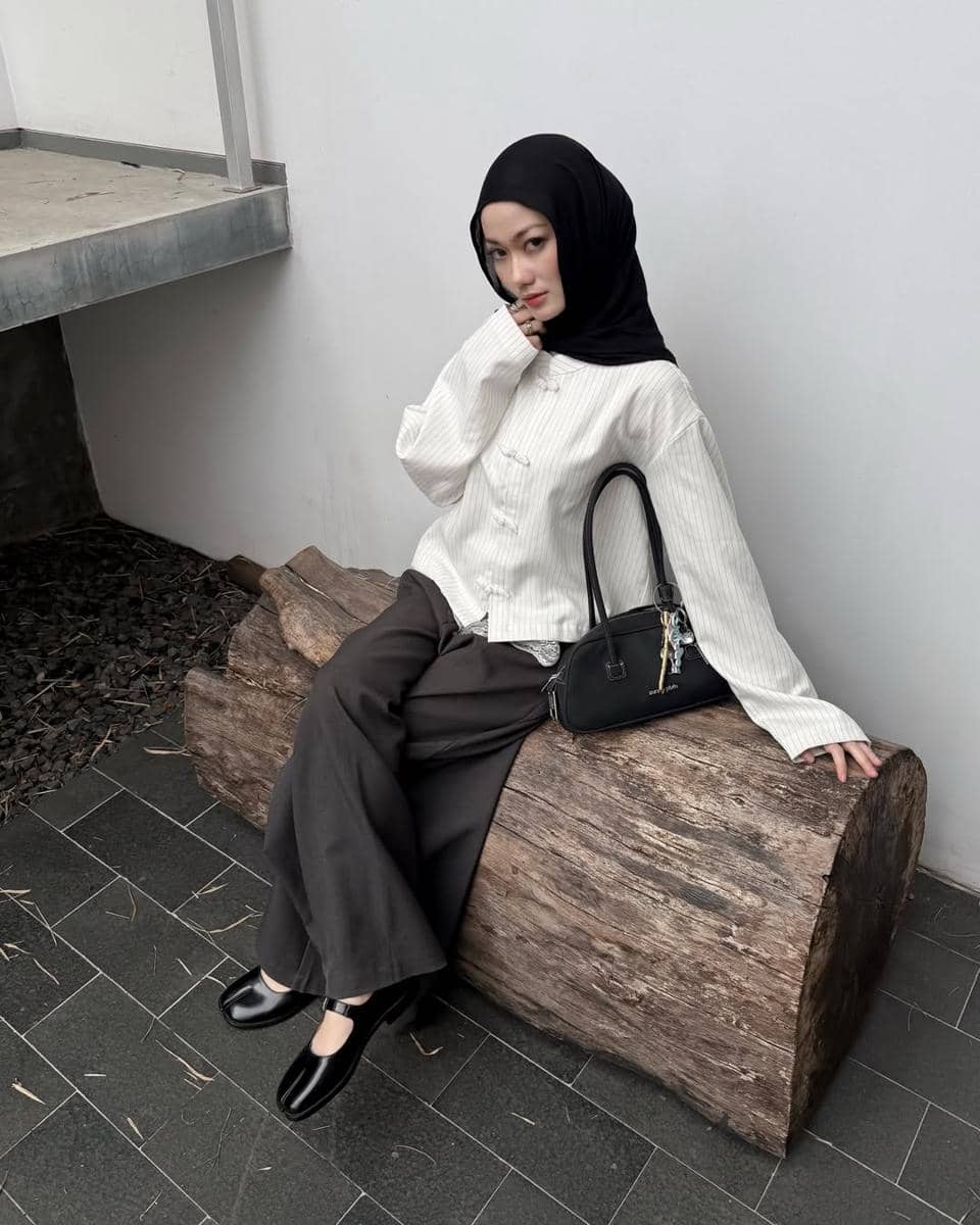 Ide clean outfit ala Andini Ajeng