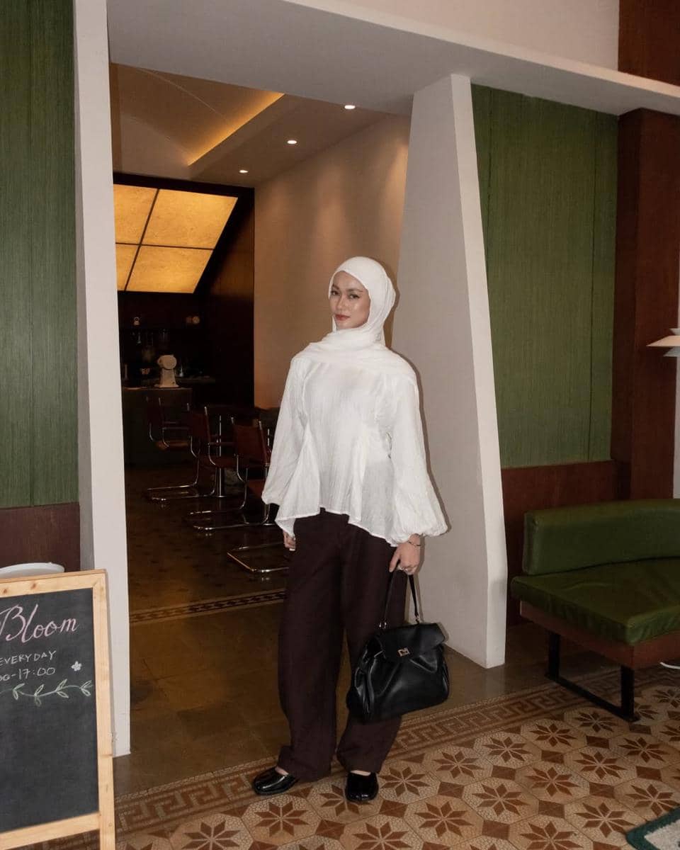 Ide clean outfit ala Andini Ajeng