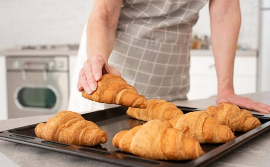 ilustrasi salt bread baru matang 