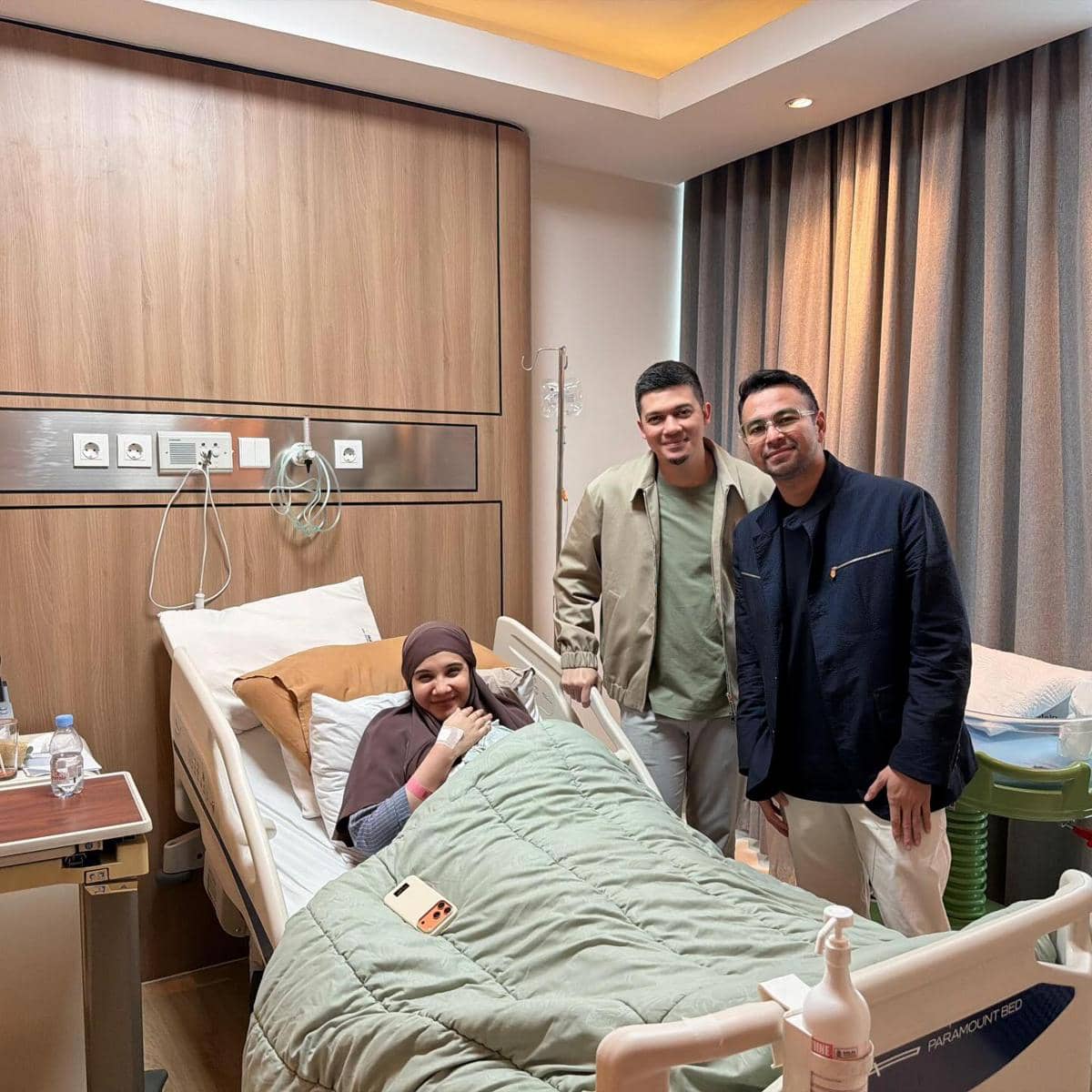 Artis Besuk Zaskia Sungkar Melahirkan (instagram.com/zaskiasungkar15)