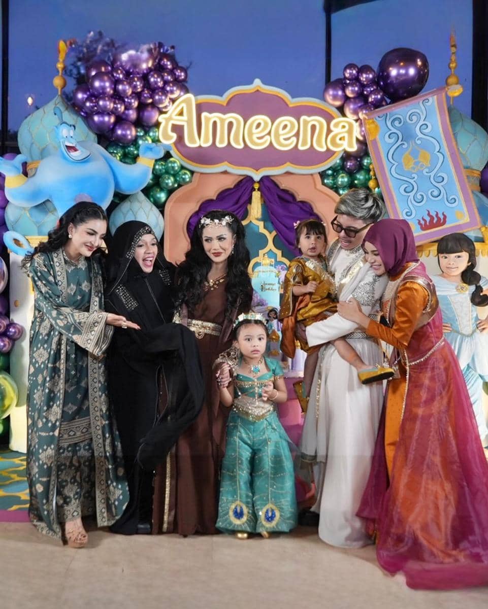 Keluarga di Pesta Ulang Tahun ke-4 Ameena (instagram.com/genifaruk)