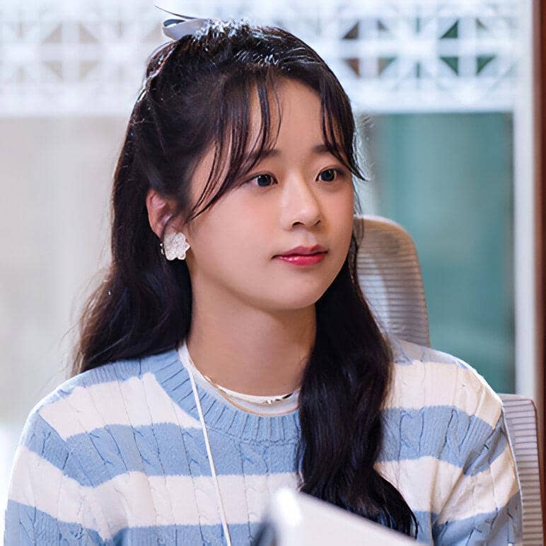 Yoon Chae Bin di In Your Radiant Season