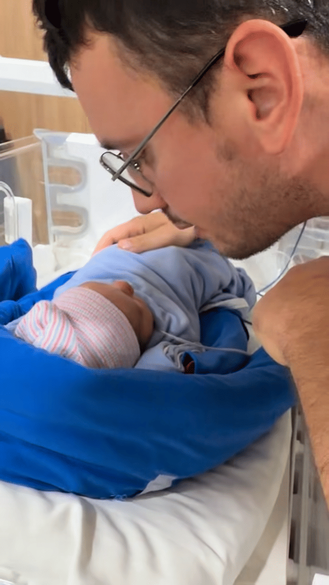 Lina Mukherjee melahirkan anak pertama (facebook.com/linamukherjeeofficial)