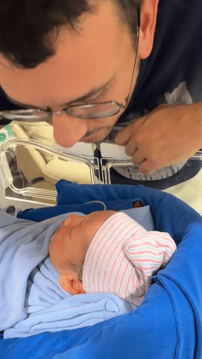 Lina Mukherjee melahirkan anak pertama (facebook.com/linamukherjeeofficial)