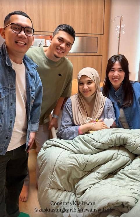 Artis Besuk Zaskia Sungkar Melahirkan (instagram.com/zaskiasungkar15)